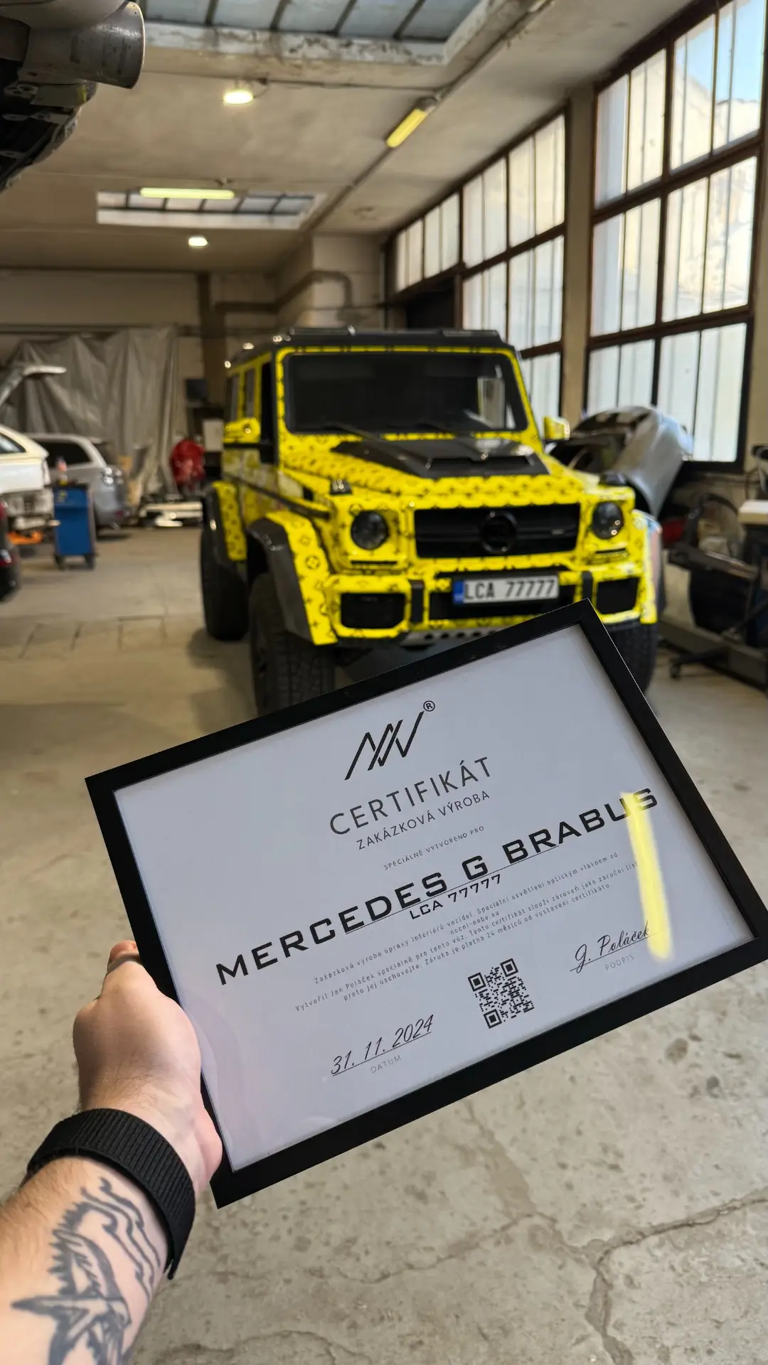 Mercedes G500 4X4 - jednobarevné nebe – foto 1